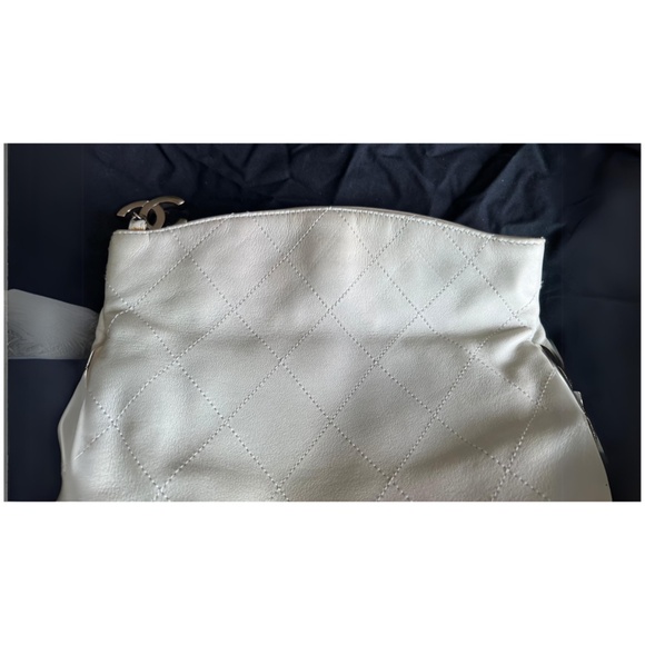 Chanel Ultimate Soft Hobo Bag - Picture 5 of 15